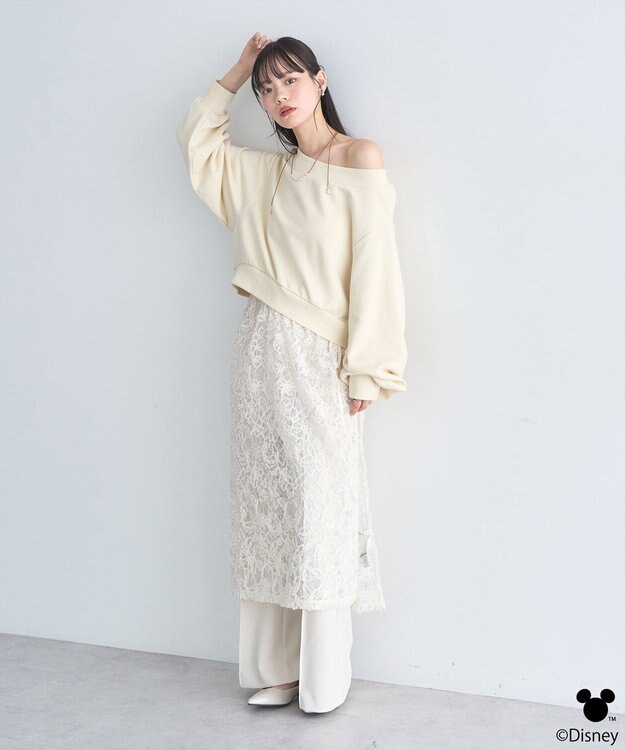 earth music&ecology 【予約】Disney/キラキラモチーフ刺繍オフショルスウェット アイボリー