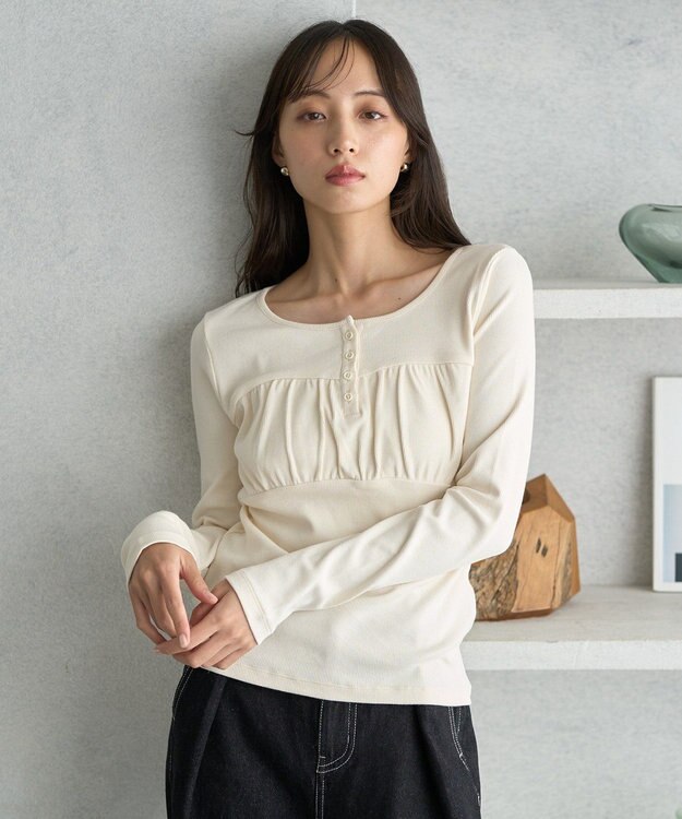 earth music&ecology 切替ギャザーコンパクトカットプルオーバー Off White