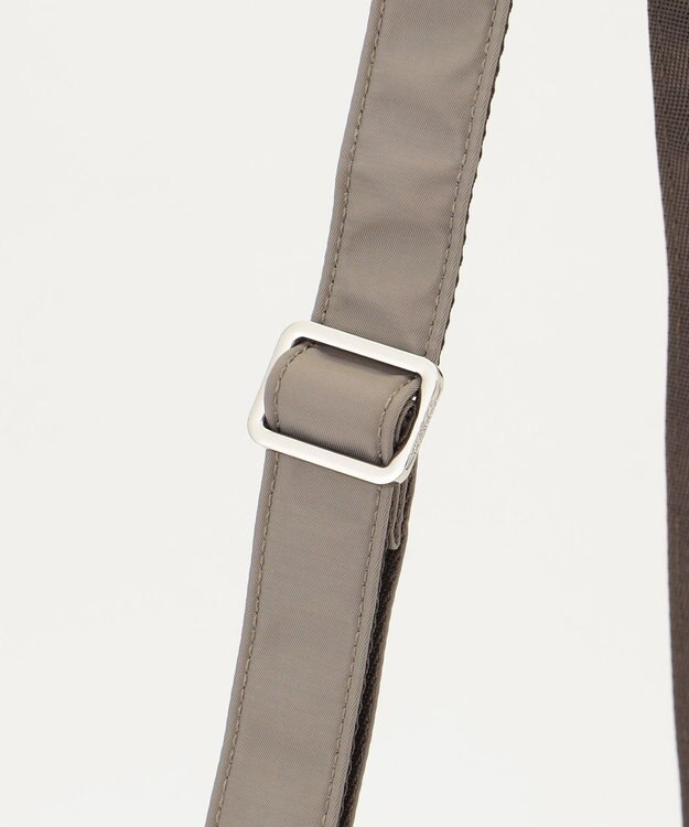 Y'SACCS ブロックモチーフショルダー グレージュ