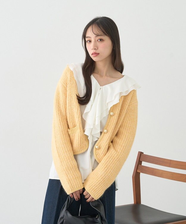 earth music&ecology 【WEB限定】ゴールド釦ショートニットカーディガン Yellow