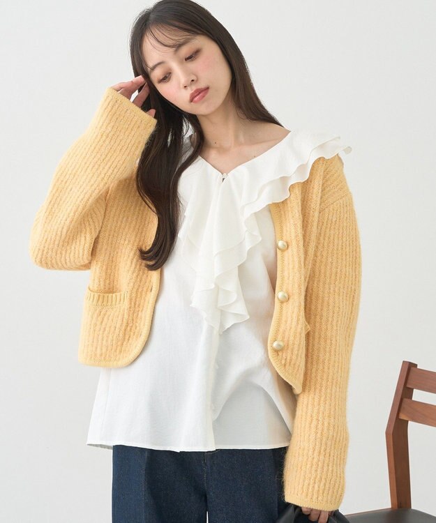 earth music&ecology 【WEB限定】ゴールド釦ショートニットカーディガン Yellow