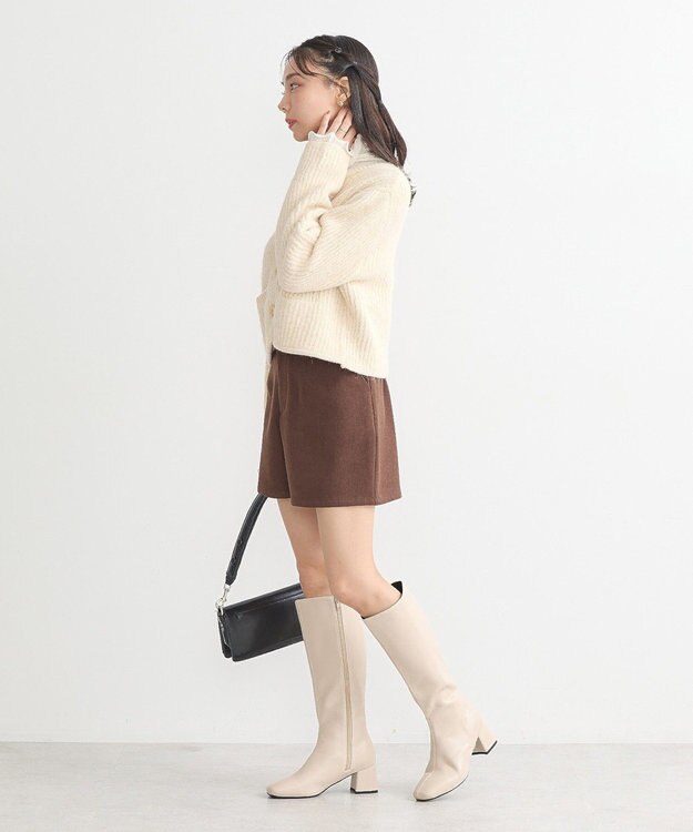 earth music&ecology 【WEB限定】ゴールド釦ショートニットカーディガン Ivory