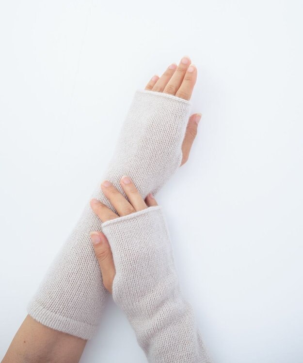 AND WOOL 〈上質な素材と手仕事から生まれた優しいニット〉カシミヤ100%アームウォーマー ライトベージュ