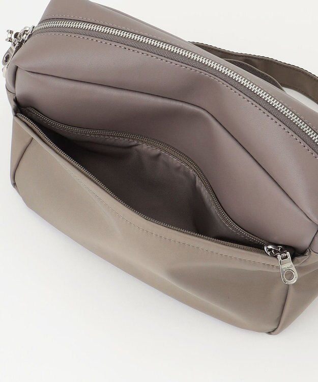 Y'SACCS ブロックモチーフショルダー グレージュ