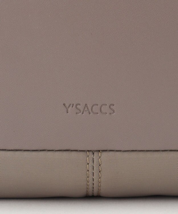 Y'SACCS ブロックモチーフショルダー グレージュ