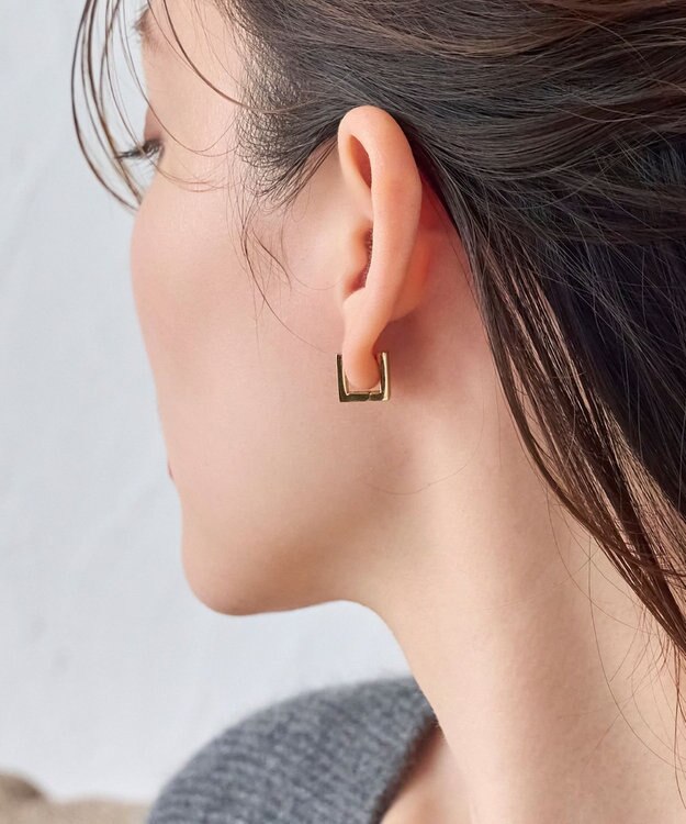 Phoebe 【金属アレルギー対応】ストレートスクエアフープピアス　ゴールド/サージカルステンレス（片耳） ゴールド