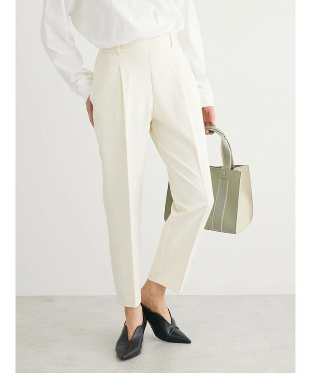 Green Parks きれいシルエットパンツ（アンクルテーパード） Ivory