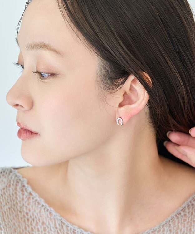 Phoebe 〈金属アレルギー対応〉グロッシーミニホースシューピアス　シルバー　ステンレス/馬蹄/蹄鉄/ラッキーモチーフ/ギフト/プレゼント シルバー