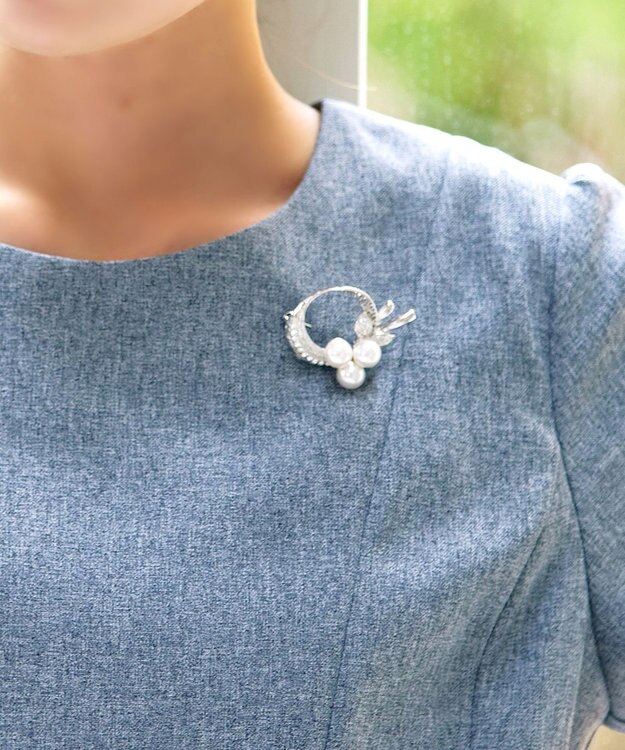 Tiaclasse パール＋リボンブローチ シルバー