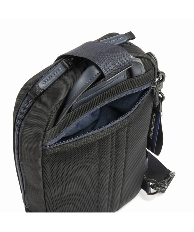 ZERO HALLIBURTON ZLM ボディバッグ 4L 550g 81514 ネイビー