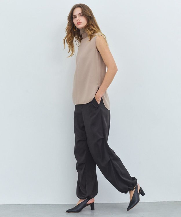 BEIGE， FLEUR / 異素材ネック フレンチスリーブブラウス Beige