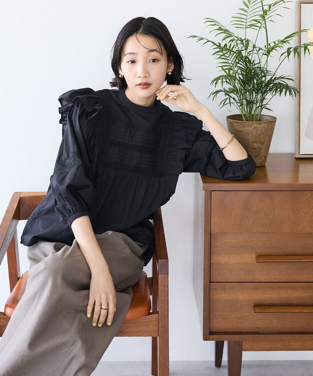CRAFT STANDARD BOUTIQUE フリル使いマニーレースピンタックブラウス Black