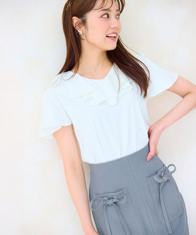 Feroux 【洗える・汗ジミが目立たない】ラッフル襟Tシャツ ホワイト系