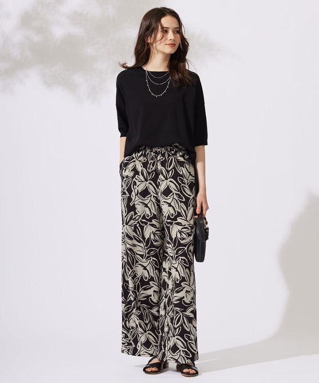 自由区 L 【カタログ掲載・ウエストゴム・洗える】モノトーンフラワープリントワイド パンツ オフｘブラック