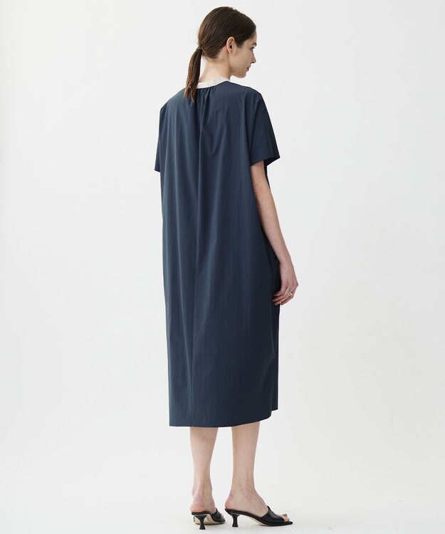 ICB L 【接触冷感・UVカット・洗える】RENUソフトタイプライター バンドカラーワンピース ネイビー×トープ系