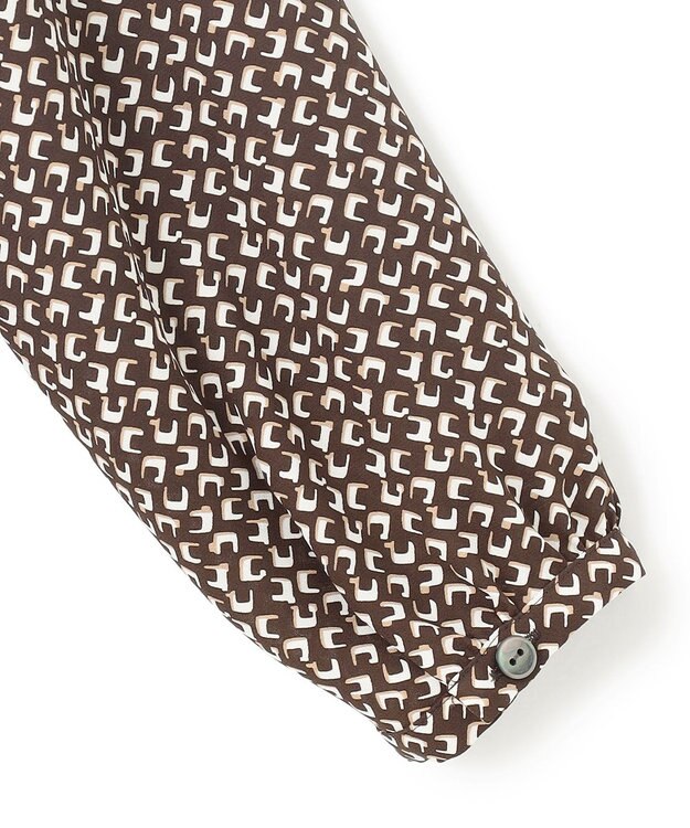 23区 【洗える】モダンジオメトリックプリント ブラウス ダークブラウン系