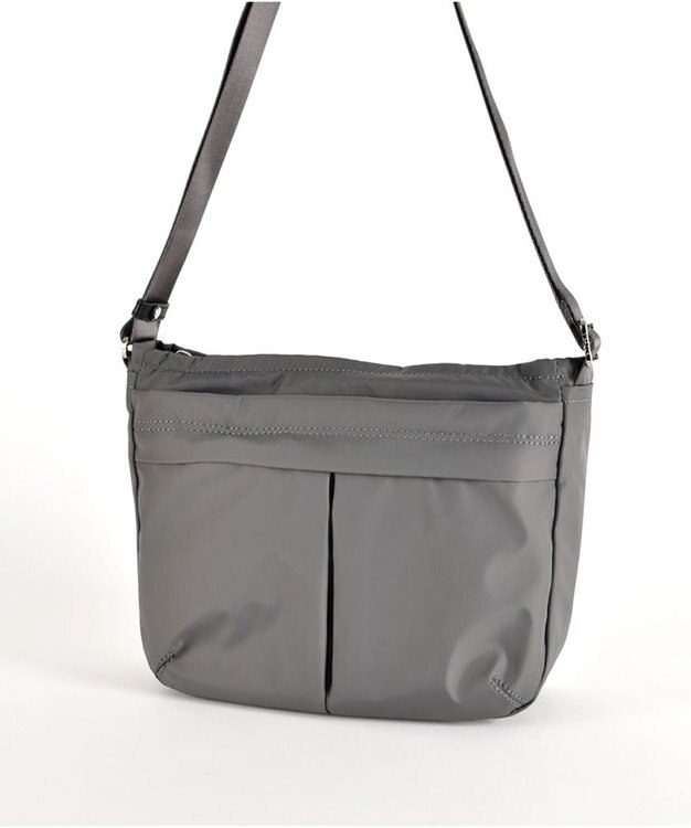 Y'SACCS ナイロンタフタショルダーバッグ　ミディアム ダークグレー