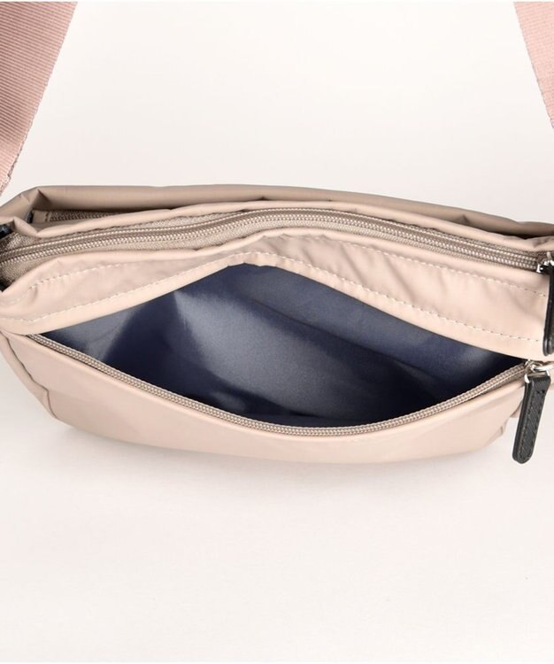 Y'SACCS ナイロンタフタショルダーバッグ　ミディアム グレイッシュベージュ