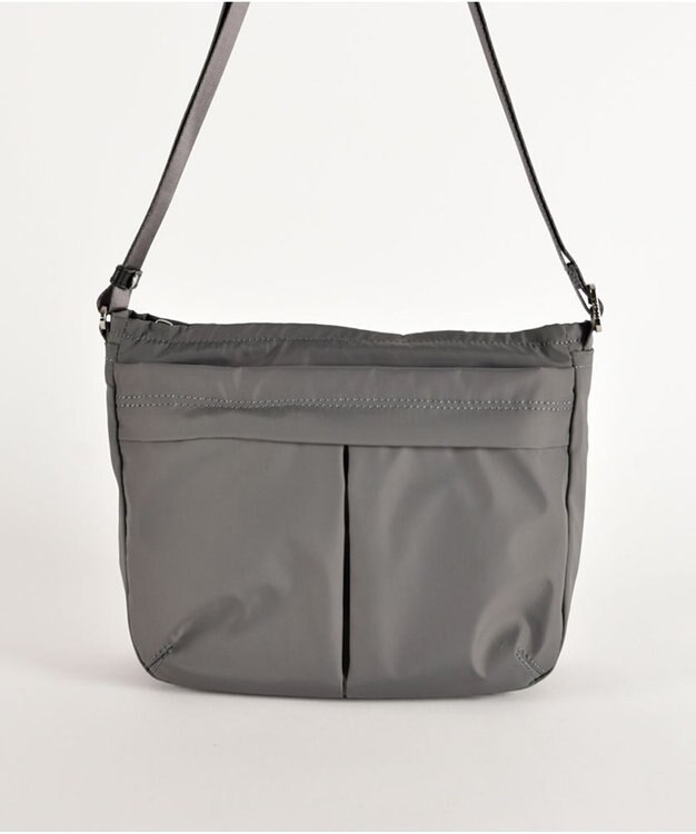 Y'SACCS ナイロンタフタショルダーバッグ　ミディアム ダークグレー