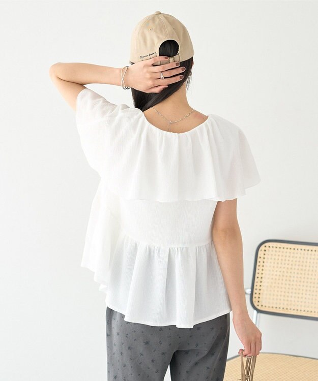 earth music&ecology ラッフルカラーペプラムカットブラウス Off White