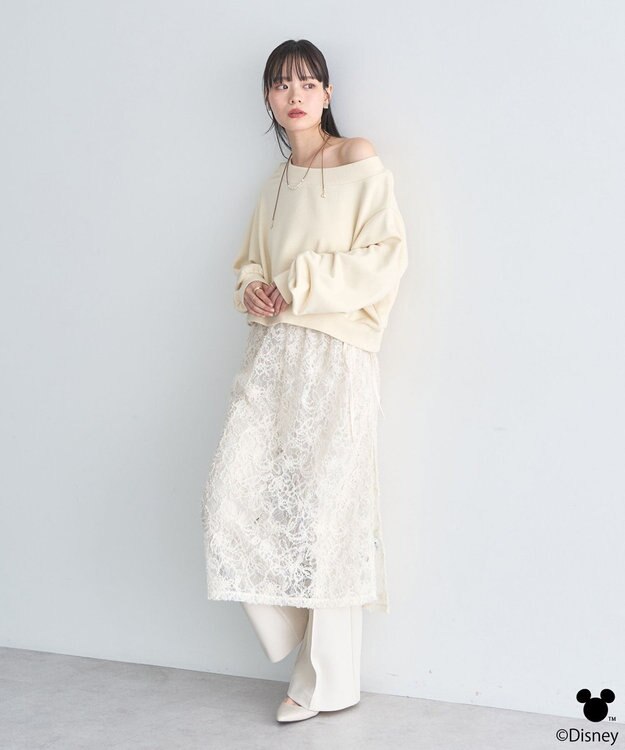 earth music&ecology 【予約】Disney/キラキラモチーフ刺繍オフショルスウェット アイボリー