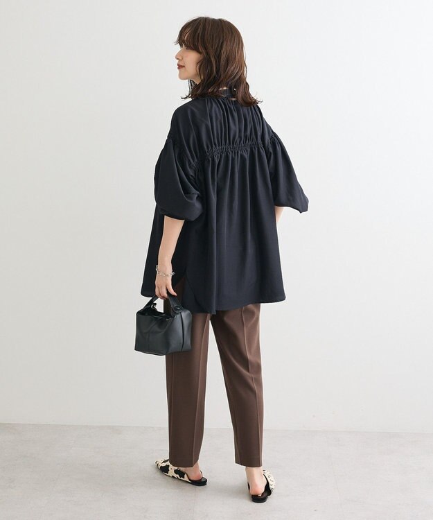 Green Parks ｅａｓｅ　ｂｌｕｅ．バックシャーリングブラウス Black