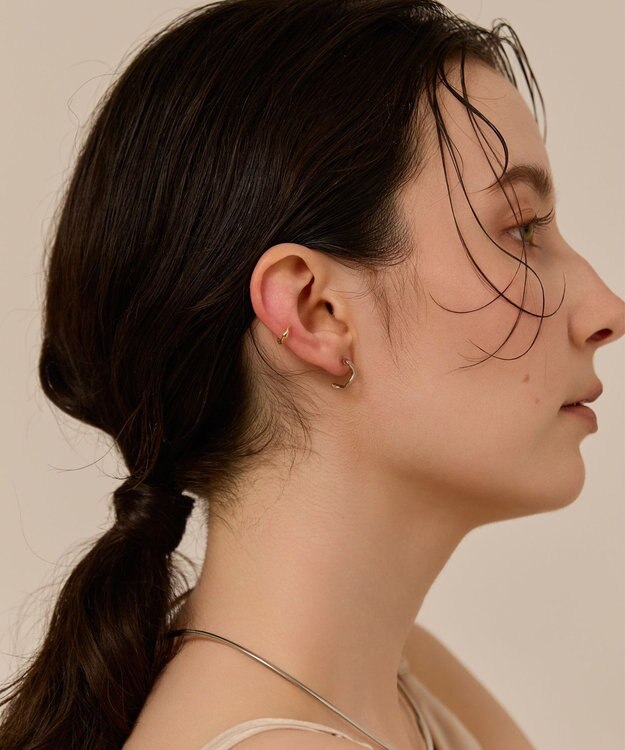 Phoebe 〈金属アレルギー対応〉リップルフープセラミックポストピアス　シルバー/ニッケルフリー シルバー