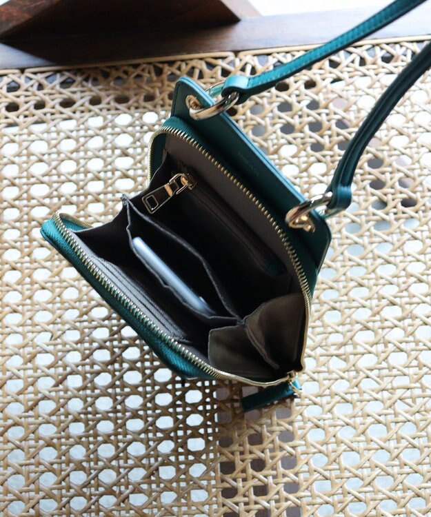 23区 【新色追加】キルティング スマホ ポシェット ダークグリーン系