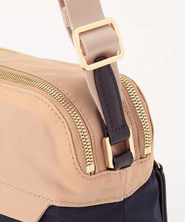 LA BAGAGERIE ウォータープルーフナイロン　スクエアショルダー ベージュ