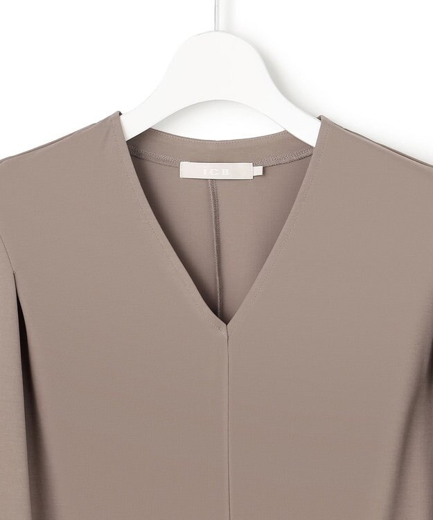 ICB L スパンプラチナム Vネックカットソー スティールカーキ