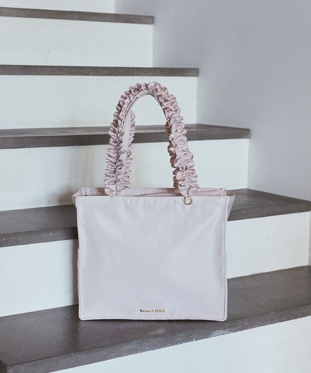 Maison de FLEUR サイドポケットフリルハンドルスクエアトートバッグ Grayish Pink