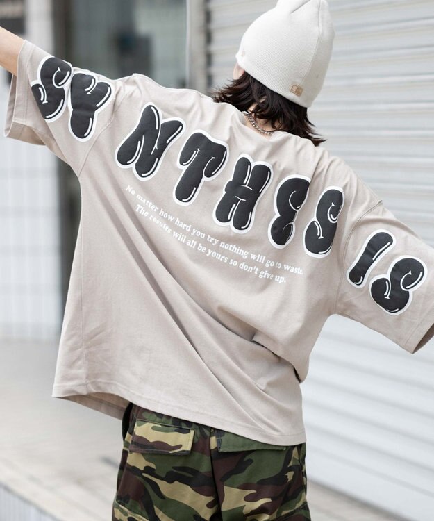 WEGO 【ユニセックス着用ITEM】アクセ付きストレートロゴT（SS） ベージュ