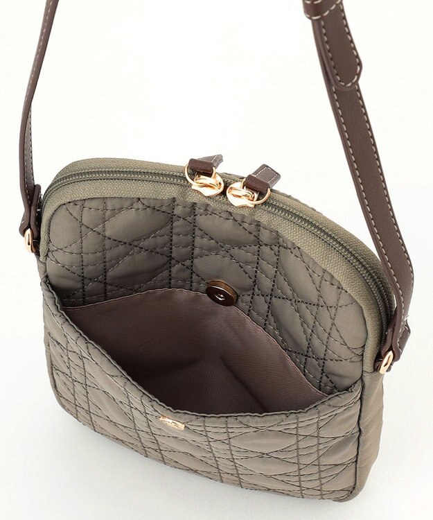 LA BAGAGERIE グリッドキルティングショルダー グレージュ