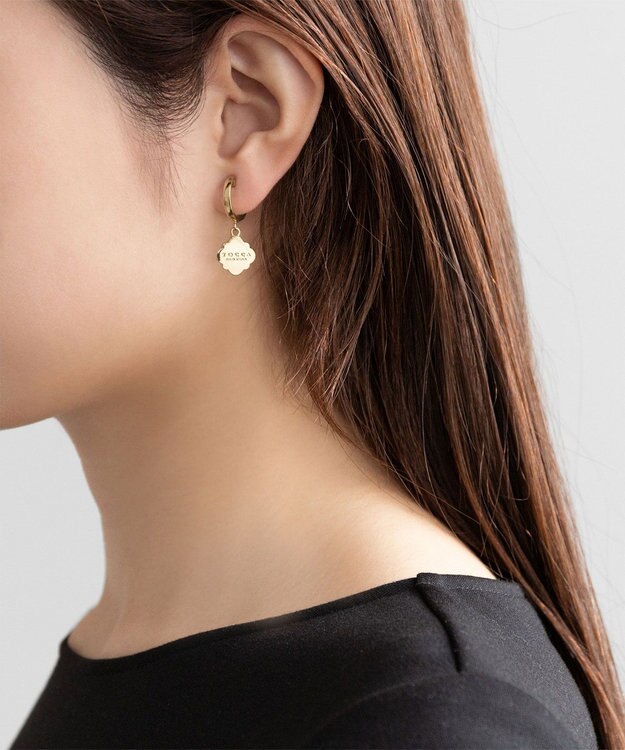 TOCCA LOGO CLOVER HOOP EARRINGS イヤリング ゴールド系