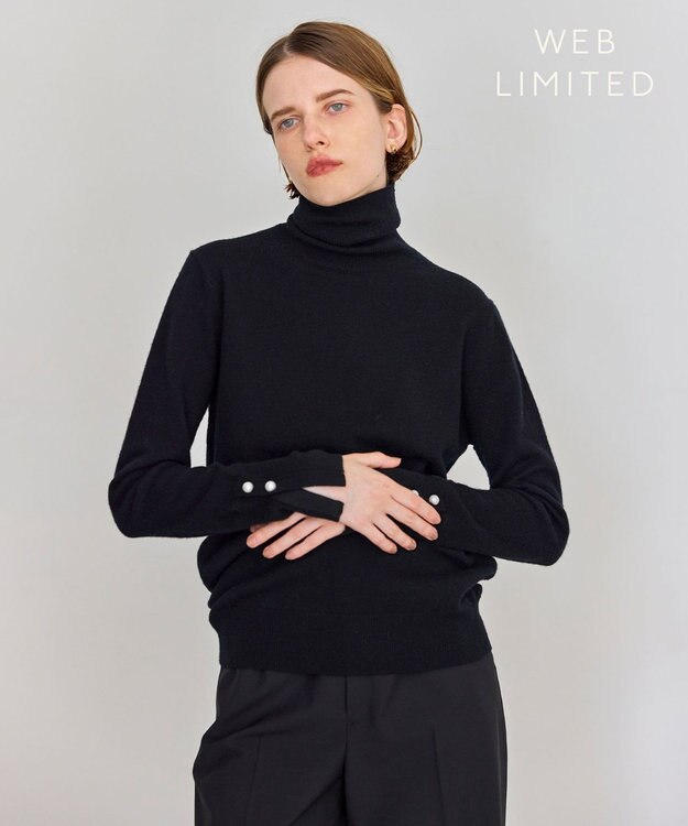 BEIGE， 【WEB限定・洗える】ALSACE / パール釦タートルネックウールニット Black