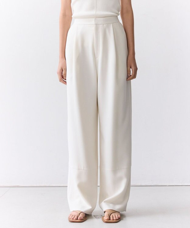 BEIGE， GYPSUM / シルキータッチ セミワイドタックパンツ Ecru