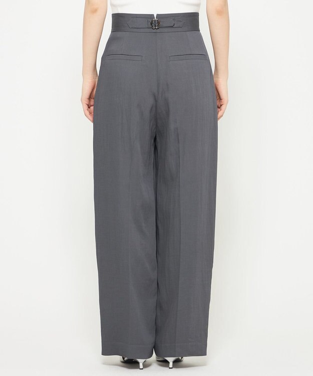 uncrave ドレープツイル ワイドパンツ ブルーグレー（佐藤晴美さん着用）