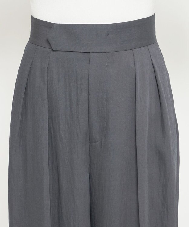 uncrave ドレープツイル ワイドパンツ ブルーグレー（佐藤晴美さん着用）