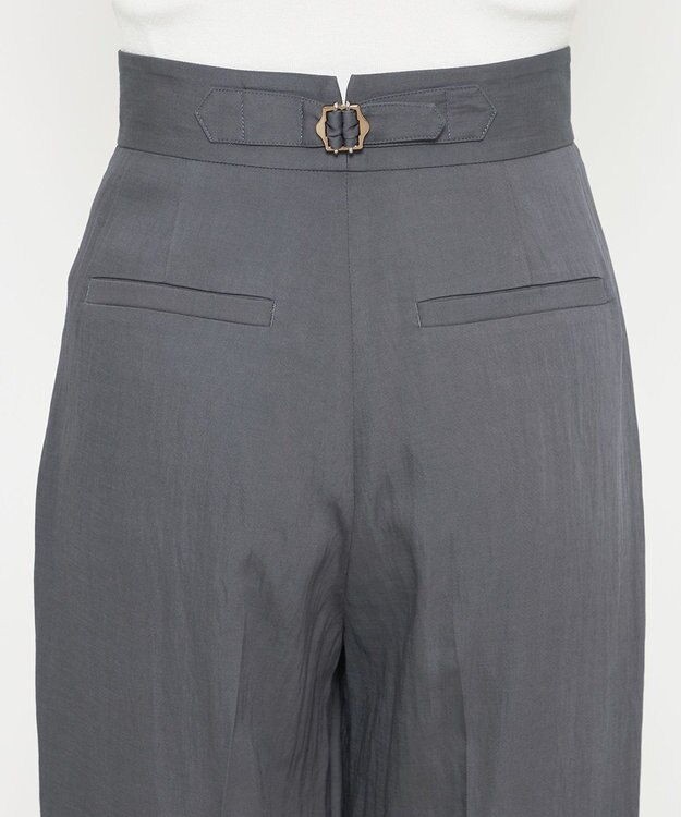 uncrave ドレープツイル ワイドパンツ ブルーグレー（佐藤晴美さん着用）