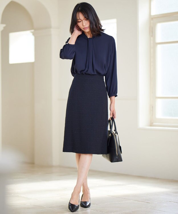 23区 【洗える】バックサテンアムンゼン ボウタイ付き ブラウス ネイビー系