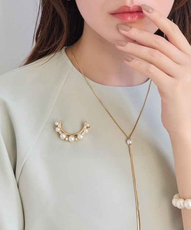 Phoebe <オンワード限定セット>痛くないシリーズ/金属アレルギー対応ソロパールフープライトフィットイヤリング×フォーマルパールビジューハーフブローチ ホワイト