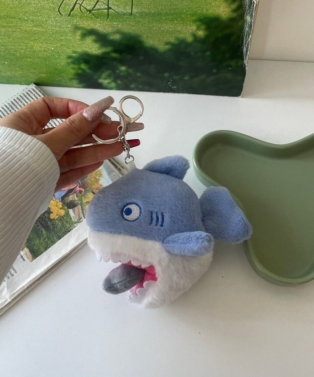 WEGO ふりふりシャークぬいぐるみキーホルダー ブルー