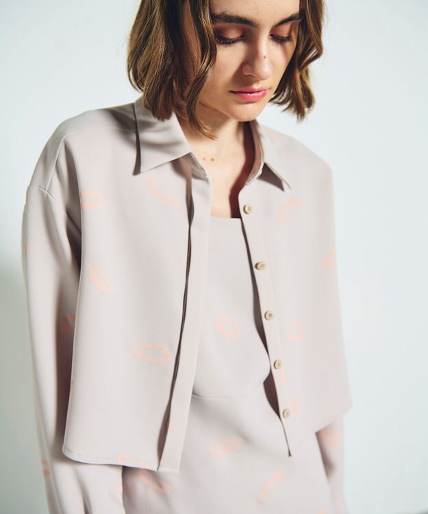 GRACE CONTINENTAL リップモチーフショートシャツ ベージュ