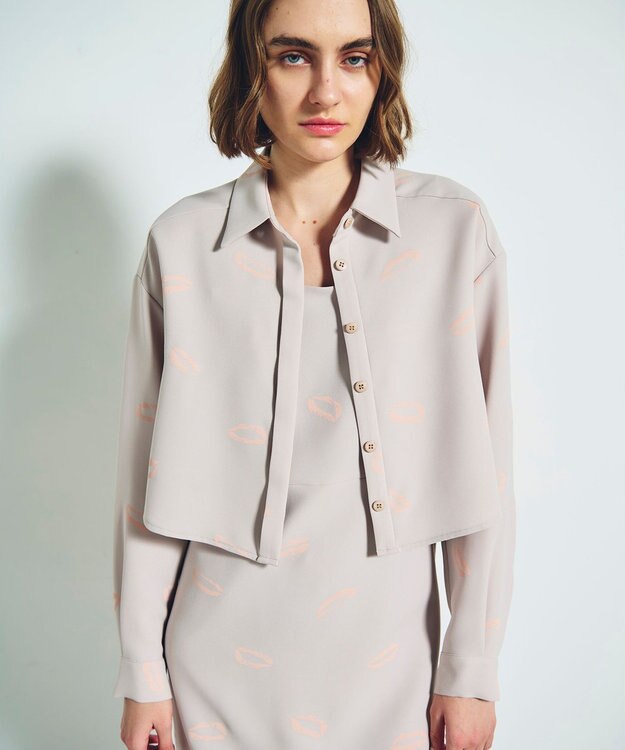 GRACE CONTINENTAL リップモチーフショートシャツ ベージュ