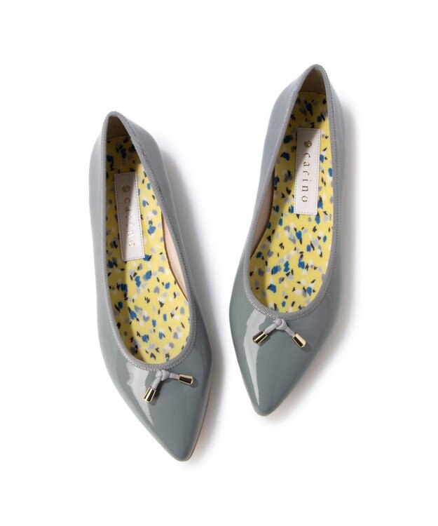 MODE ET JACOMO <carino>【レイン対応】エナメルプレーンパンプス ライトグレーエナメル