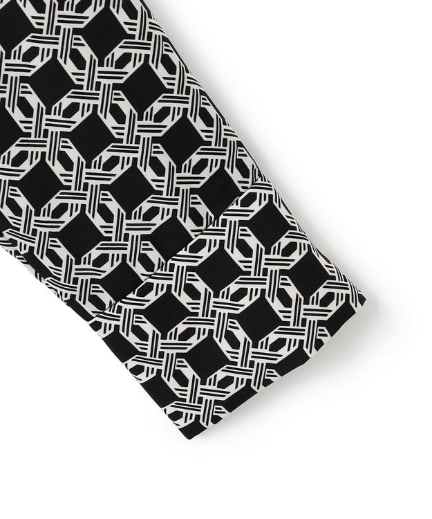 ICB 【洗える】レトロウォールペーパープリント ブラウス オフホワイト×ブラック系