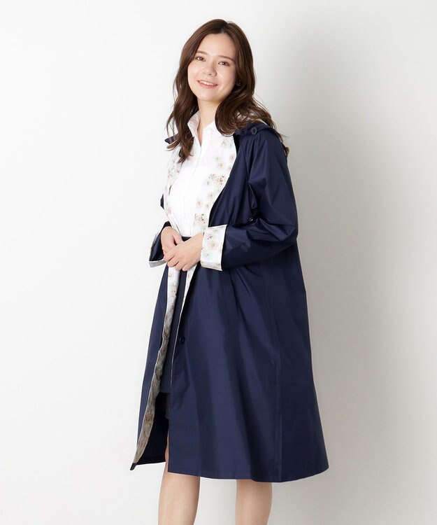 MOONBAT 【バッグ付】ポール & ジョー (PAUL & JOE　ACCESSOIRES) レインコート ポンジークリザンテーム ネイビーブルー