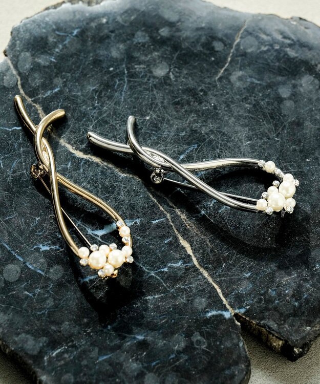 ANY SIS パール調ツイスト ブローチ シルバー