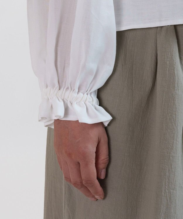 muuc 〈コットン100%強撚糸〉〈遠州織物の工場で織られた上質な生地〉〈清涼感とシアー感〉コットンシフォンドビー 花モチーフ付きブラウス ホワイト