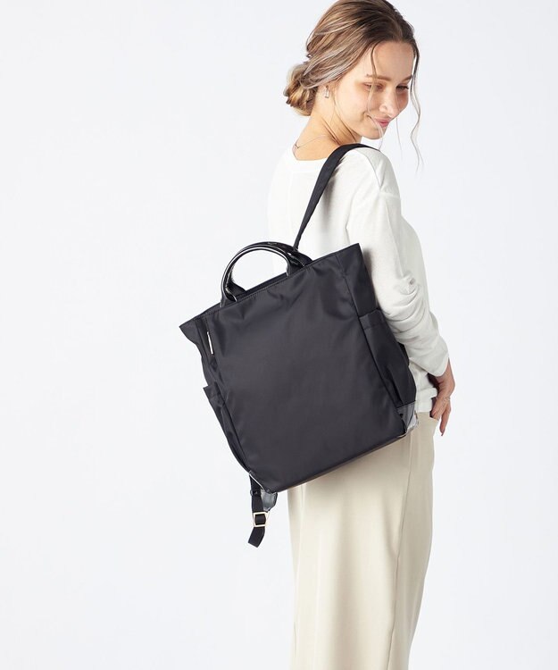 LA BAGAGERIE ツイルナイロン×エナメル リュックサック ブラック